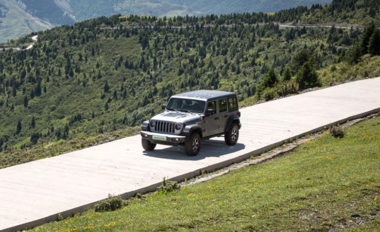 最新牧马人试驾视频，开启越野传奇新篇章