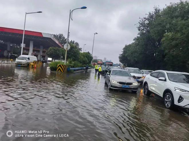 西安大暴雨最新预警，风雨中的励志故事与自信成就感的召唤