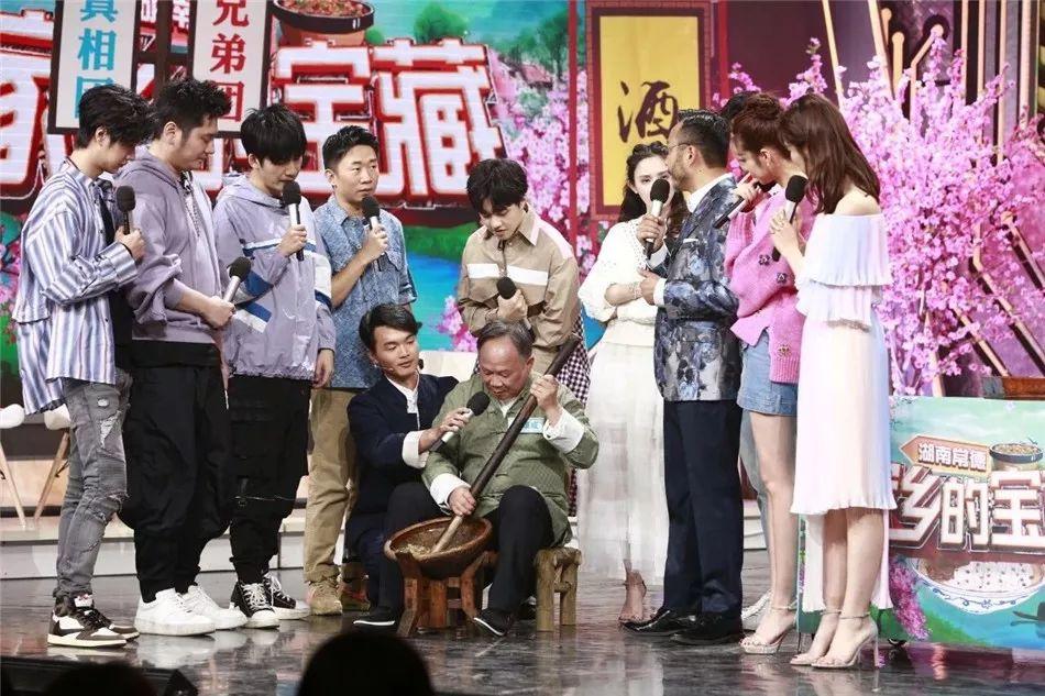 折叠手机最新价格概览，小巷深处的科技奇迹与宝藏