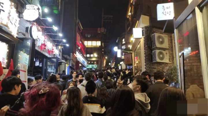 国外最新疫情状况与巷弄深处的独特小店探秘