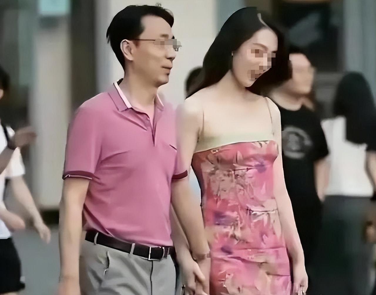 最新扒小三衣服视频，小巷深处的时尚探索之旅
