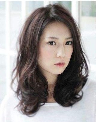 女人中发新潮流发型，展现变化之美与自信之光